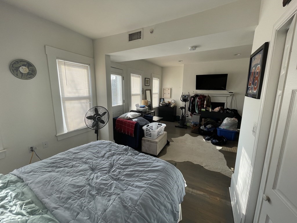 1404 Beacon St, Coolidge Corner