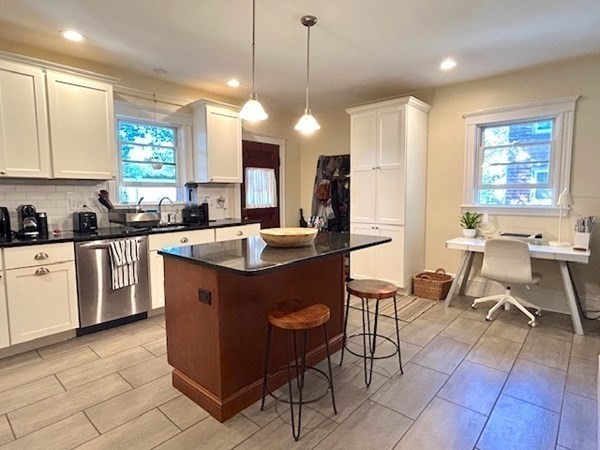 35 Oakland Rd, Brookline Village