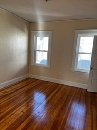 3952 Washington St, Roslindale