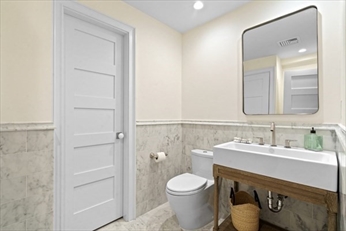 57 Monmouth St, Longwood