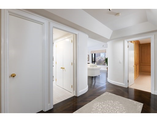 220 Boylston St, Back Bay