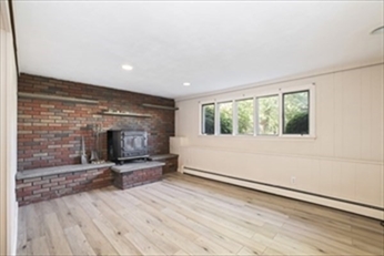 11 Centre Ln, West Roxbury