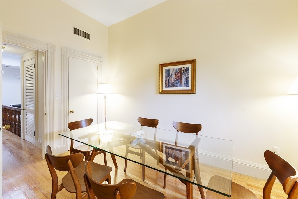 387 Commonwealth Ave, Back Bay