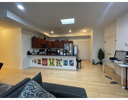 9 Gardner St, Allston