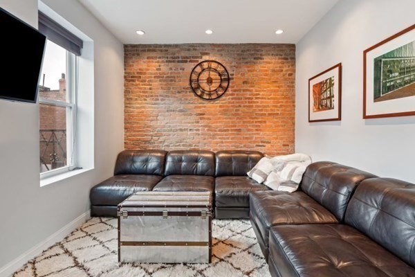 115 Salem St, North End