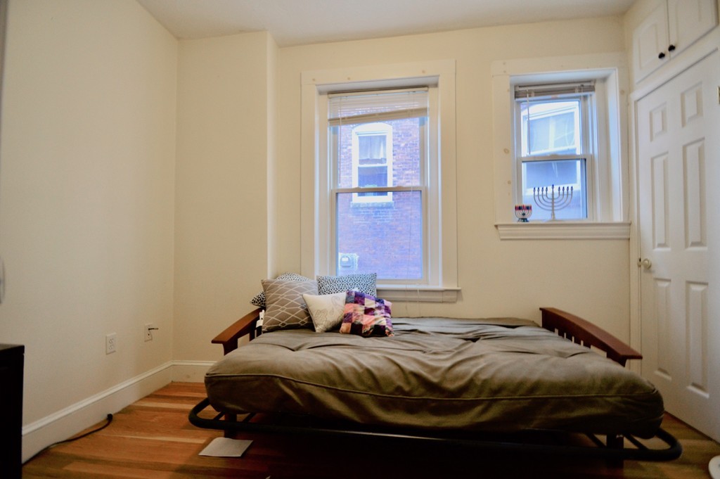 191 Winthrop Rd, Washington Square