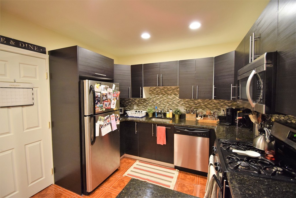 191 Winthrop Rd, Washington Square