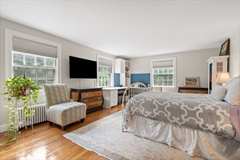 956 Blue Hill Ave, Milton