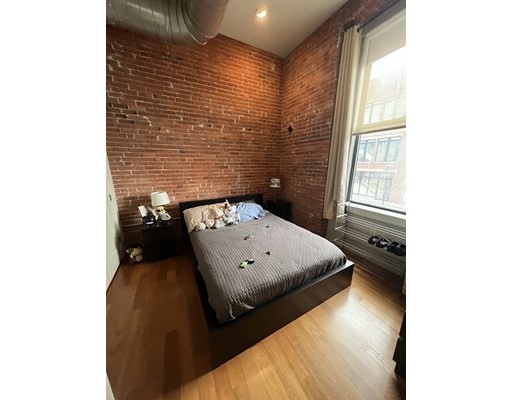 125 B St, South Boston