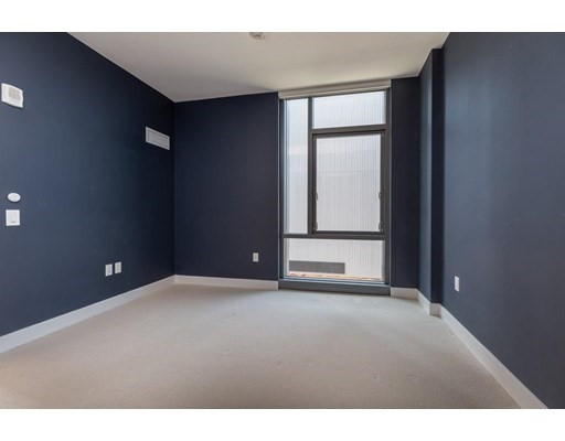 32 Traveler St, South End