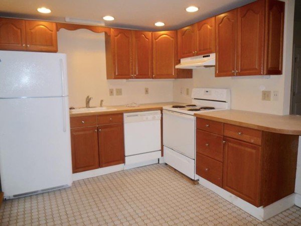 1100 Beacon St, Longwood