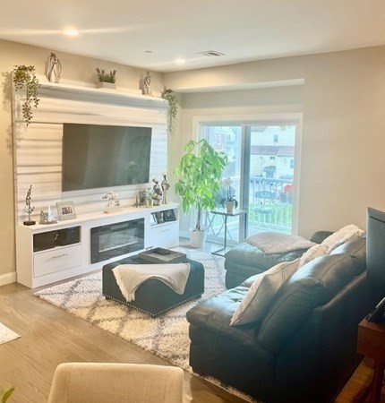 966 Hyde Park Ave, Hyde Park