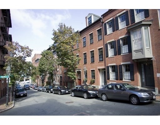 1673 Commonwealth Ave, Brighton