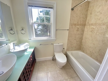 307 Russett Rd, Chestnut Hill