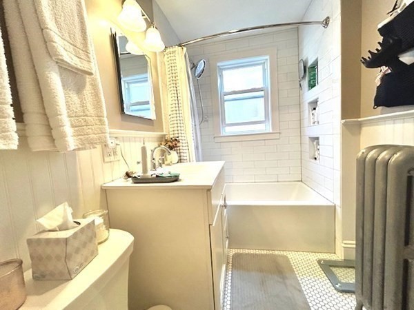 35 Oakland Rd, Brookline Village