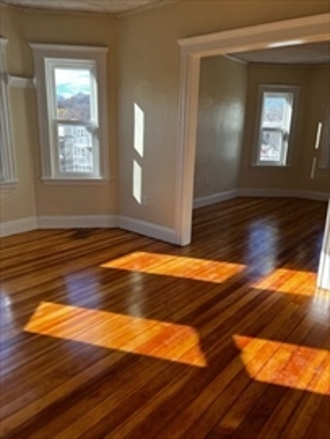 3952 Washington St, Roslindale