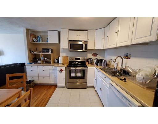 39 Englewood Ave, Brighton