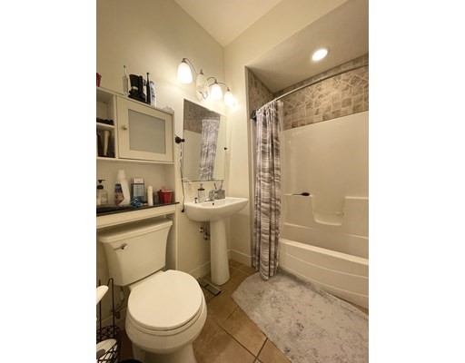 9 Gardner St, Allston