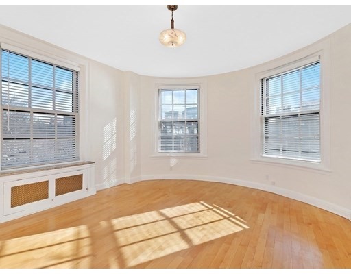 8 Gloucester St, Back Bay