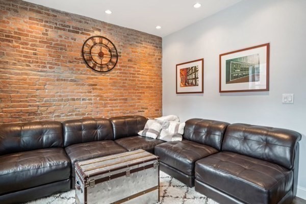 115 Salem St, North End