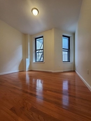 242 Newbury St, Back Bay