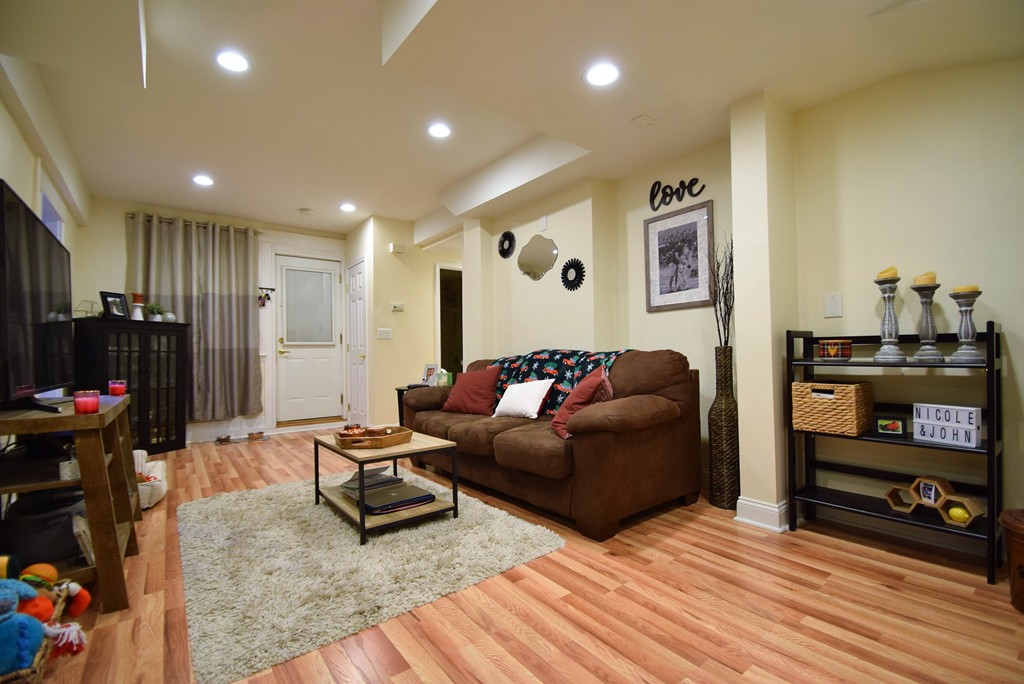 191 Winthrop Rd, Washington Square