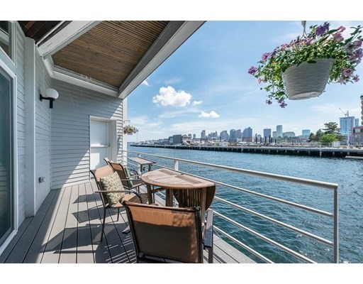 51 Pier 7, Charlestown