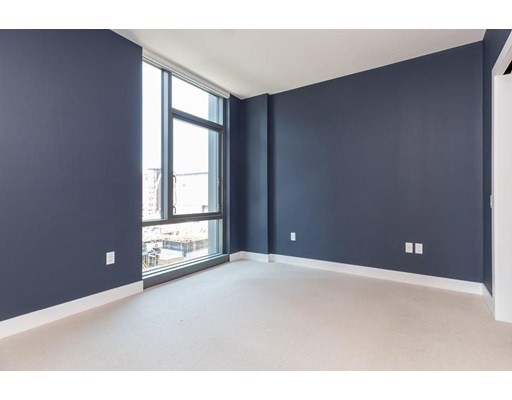 32 Traveler St, South End