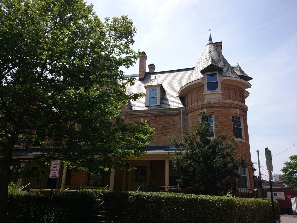 186 Naples Rd, Coolidge Corner