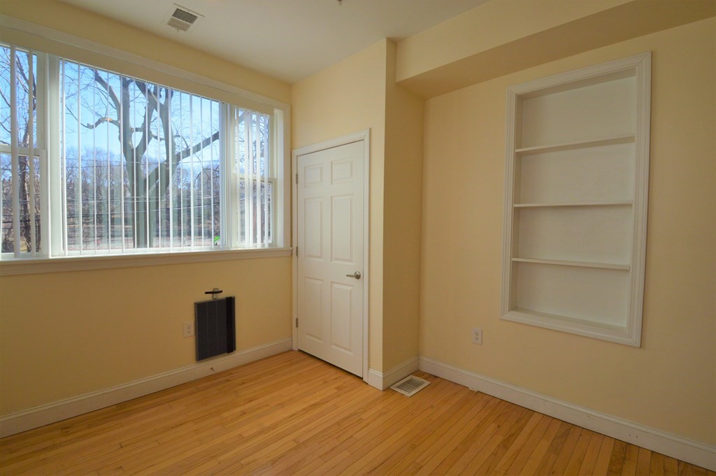 1801 Beacon St, Washington Square