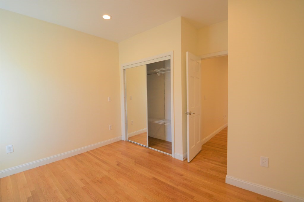 1801 Beacon St, Washington Square