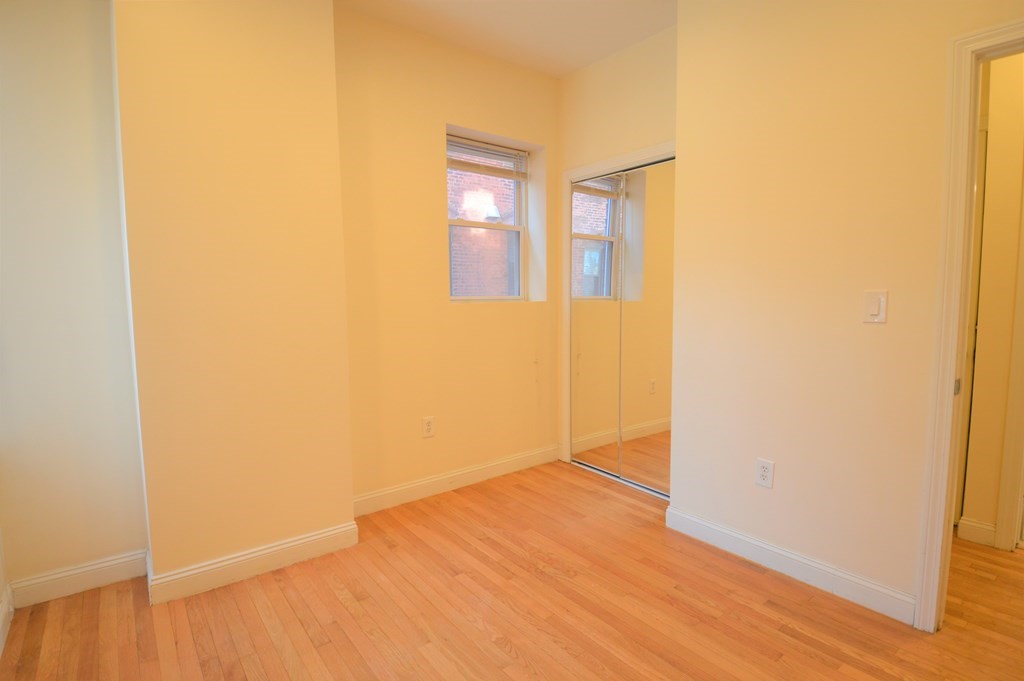 1801 Beacon St, Washington Square