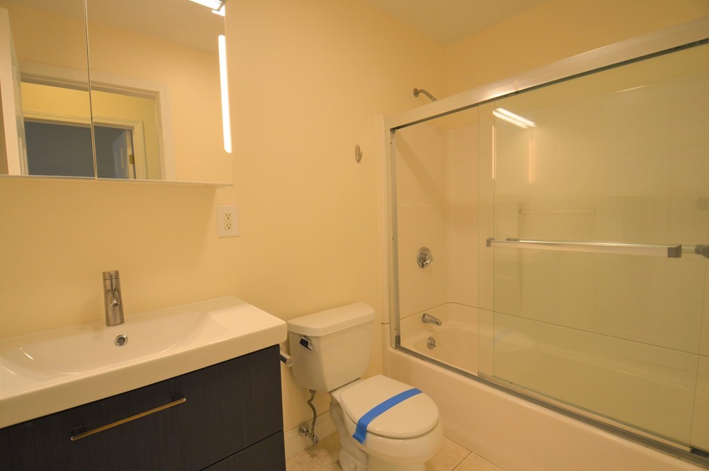 1801 Beacon St, Washington Square