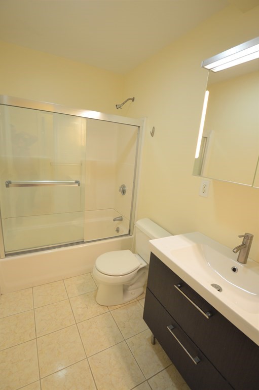 1801 Beacon St, Washington Square