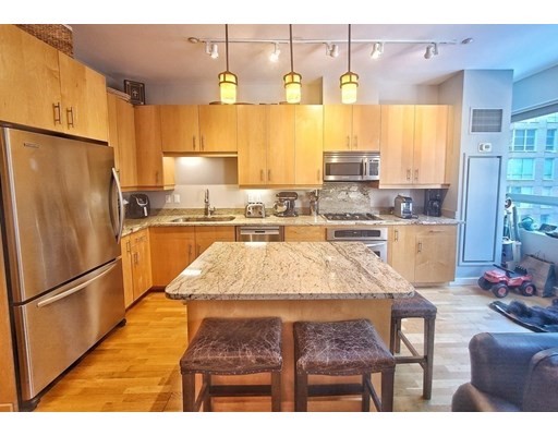 99 105 Broad St, Waterfront