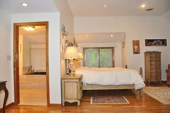 4 Crestview Ln, Milton