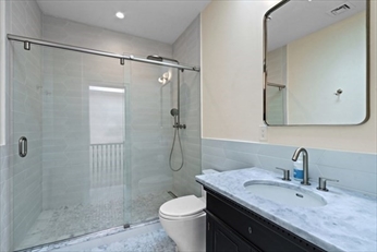 57 Monmouth St, Longwood