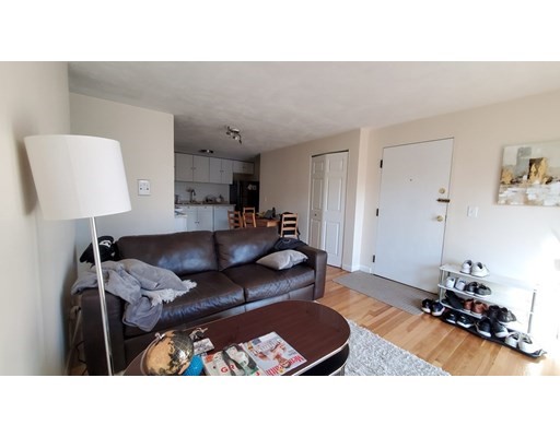 39 Englewood Ave, Brighton