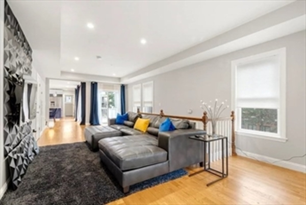 62 Perrin St, Roxbury