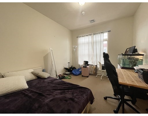 9 Gardner St, Allston