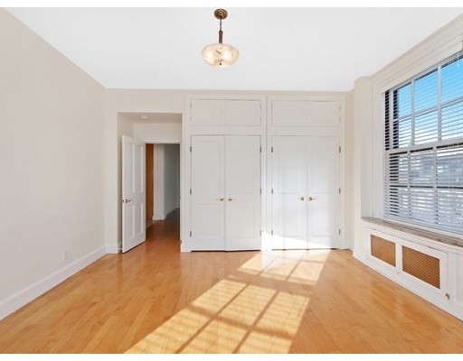 8 Gloucester St, Back Bay