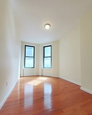 242 Newbury St, Back Bay