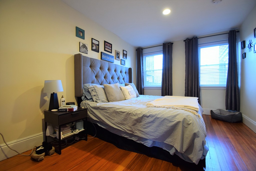 191 Winthrop Rd, Washington Square