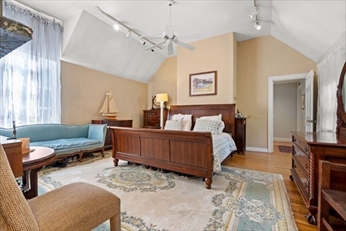 956 Blue Hill Ave, Milton