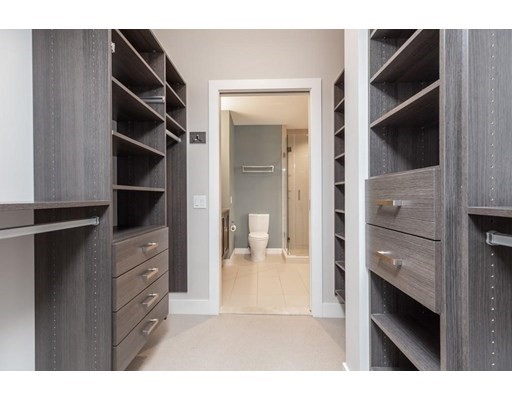 32 Traveler St, South End