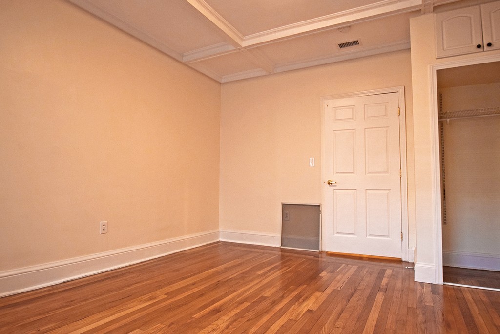 73 Thatcher St, Washington Square