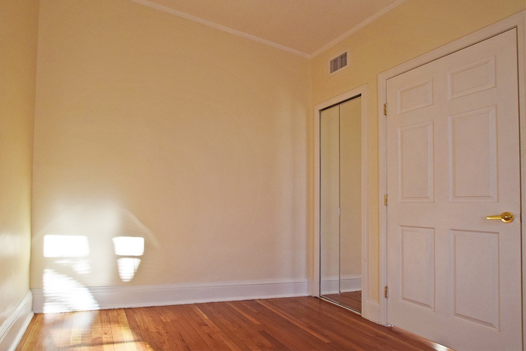 73 Thatcher St, Washington Square