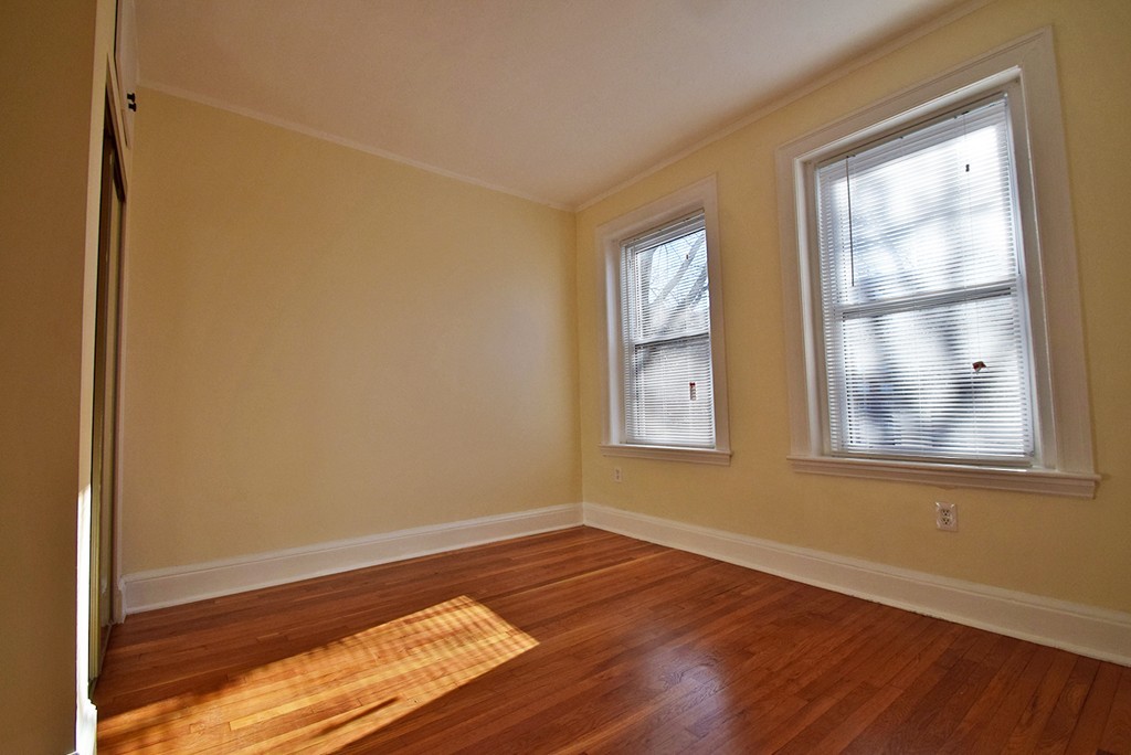 73 Thatcher St, Washington Square