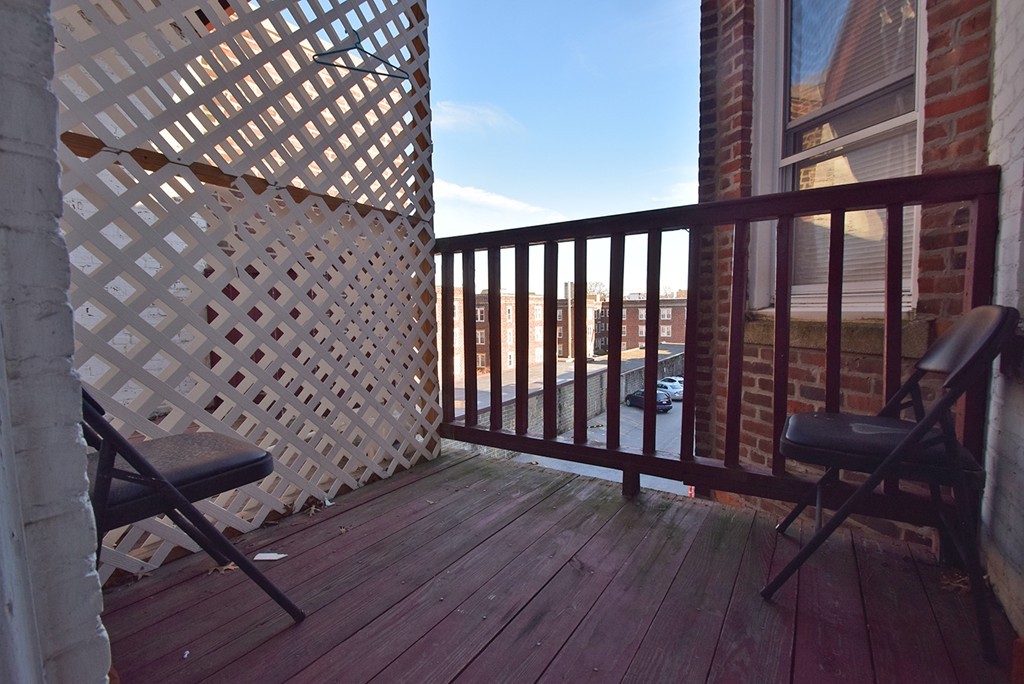 73 Thatcher St, Washington Square