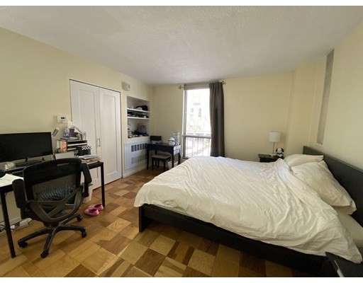 99 Pond Ave, Longwood